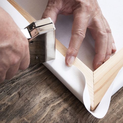 Montage toile canvas sur châssis bois Birdy Kids fabrication artisanale agrafage toile cadre bois